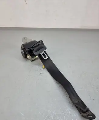 Toyota Avensis T270 Rear seatbelt 7336005200