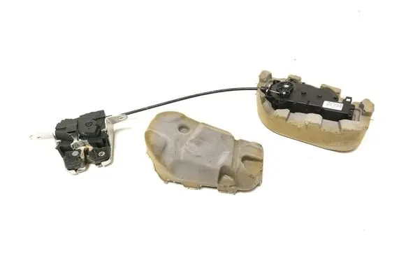 Mercedes-Benz C W204 Loading door lock A2047400735