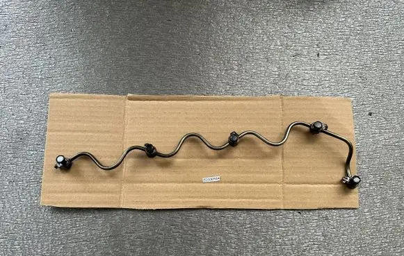 Nissan Patrol Y61 Fuel injector supply line/pipe 166702W201