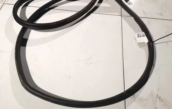 Chevrolet Captiva Rubber seal front coupe door 