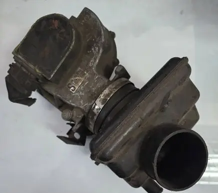 Mazda 323 Mass air flow meter 1971004090 B6S713210A