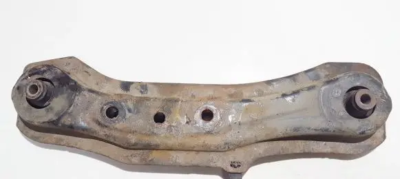 Honda CR-V Engine mount bracket