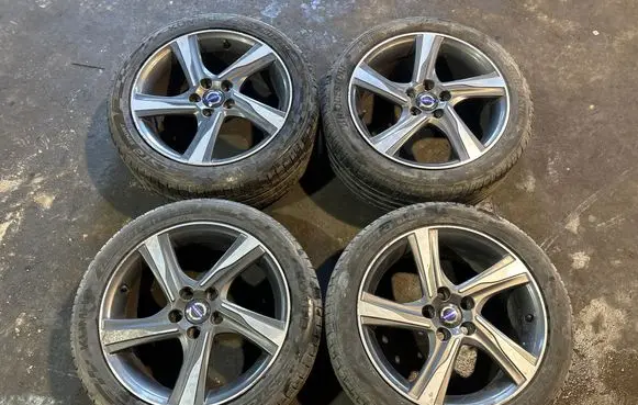 Volvo V40 R17 alloy rim 31423521