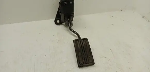 Honda CR-V Accelerator throttle pedal JM14B