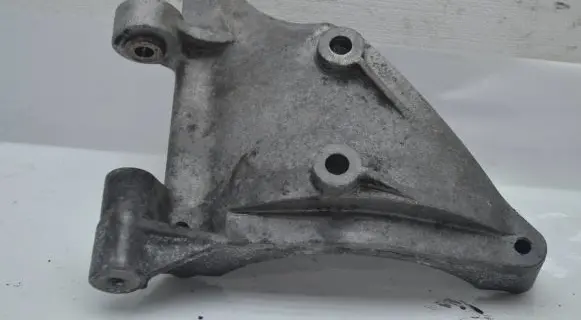 Audi A4 S4 B7 8E 8H Engine mounting bracket 059260885F
