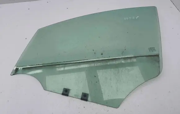 Renault Zoe Front door window glass four-door