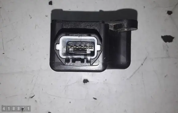 Nissan X-Trail T30 ESP acceleration yaw rate sensor 47930EQ010
