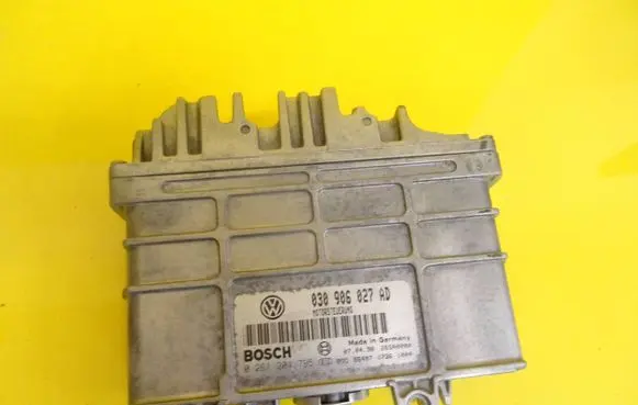 Volkswagen Polo III 6N 6N2 6NF Engine control unit/module 0261204795 030906027AD