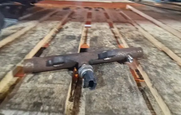 Renault Megane II Fuel main line pipe