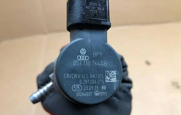Seat Leon (5F) Fuel main line pipe 057130764AB 30264037 0281006075