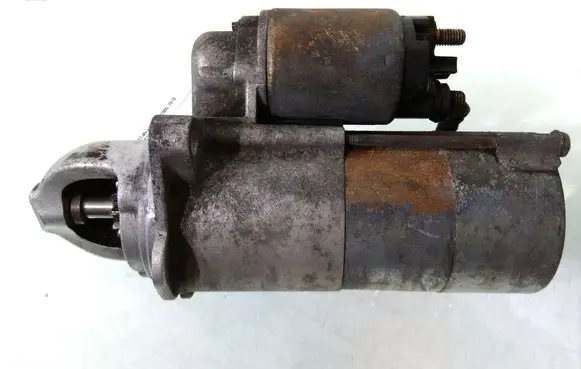 Opel Zafira B Starter motor 9000936