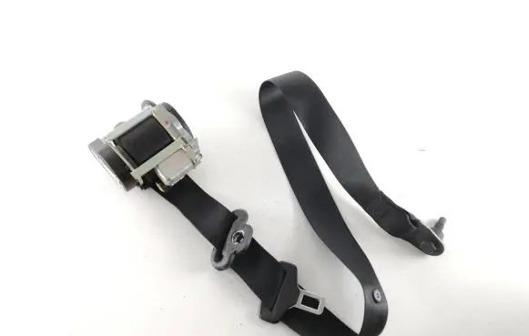 Mercedes-Benz B W245 Front seatbelt 1698608385