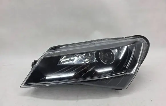 Skoda Superb B8 (3V) Headlight/headlamp 3V1941015B