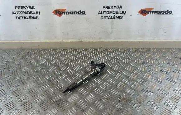Volkswagen PASSAT B8 Fuel injector 04L130277AD