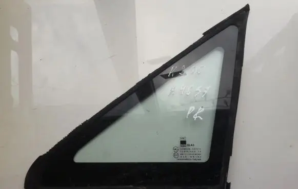 Hyundai H200 Front triangle window/glass 