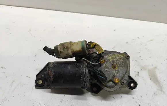 Subaru Impreza I Wiper motor 62282S