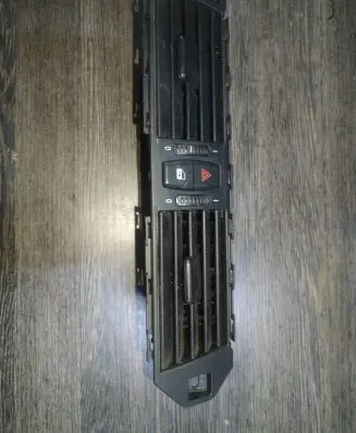 BMW 5 E60 E61 Dash center air vent grill 05148001