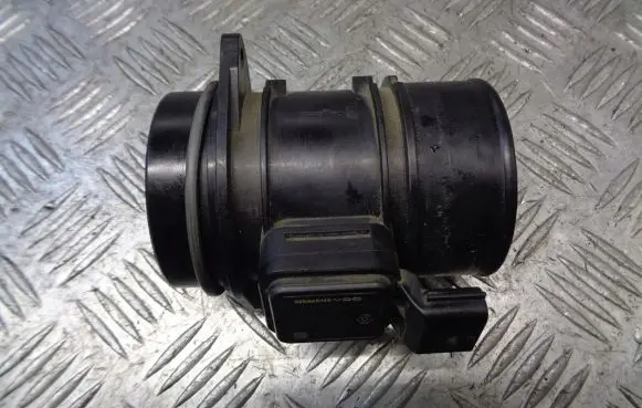 Renault Clio III Mass air flow meter 8200358901B