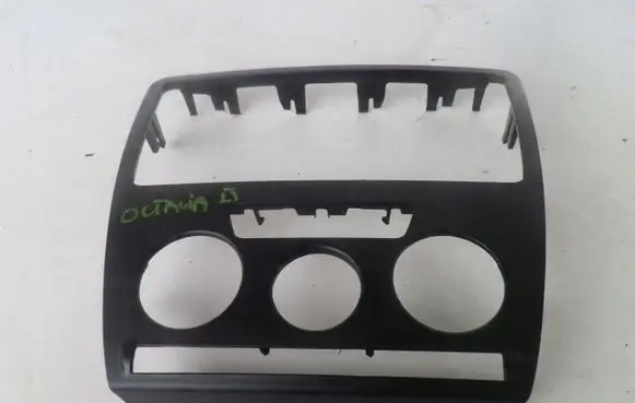 Skoda Octavia Mk2 (1Z) Fog light part RAMKAKRATKARODKOWA