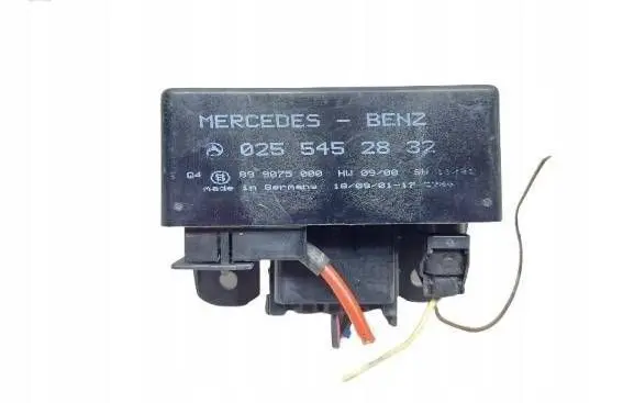 Mercedes-Benz C W203 Glow plug pre-heat relay 0255452832 899075000