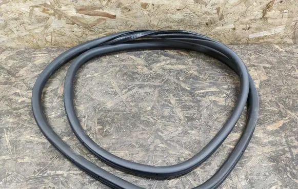 Citroen DS7 Crossback Rear door rubber seal (on body) 
