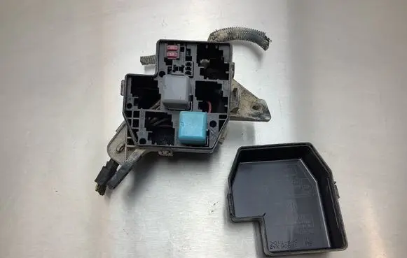 Toyota Yaris Fuse module 8266252320