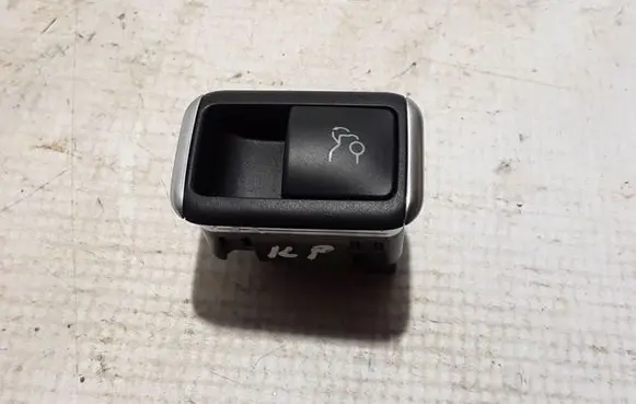 Mercedes-Benz E C207 W207 Tailgate opening switch A2079050051
