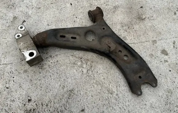 Volkswagen Scirocco Front lower control arm/wishbone 1K0199232J 082005460 E20031611