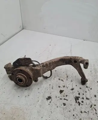 Audi A4 S4 B5 8D Front wheel hub