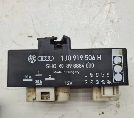 Skoda Octavia Mk1 (1U) Coolant fan relay 1J0919506H 898884000