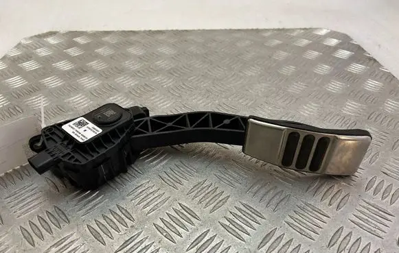 Ford Mustang VI Accelerator throttle pedal GR3C9F836AB