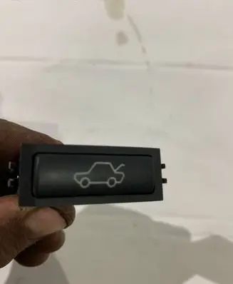 BMW 5 E39 Tailgate opening switch 8365579 6131 03052500