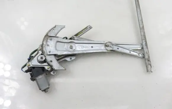Honda CR-V Front door window regulator with motor 