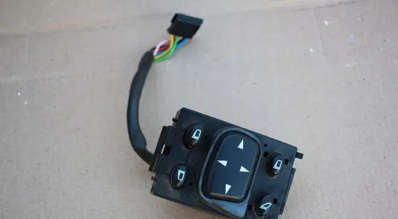 Mercedes-Benz S W220 Wing mirror switch 2208211651