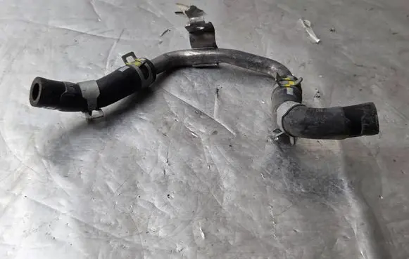 Engine coolant pipe/hose