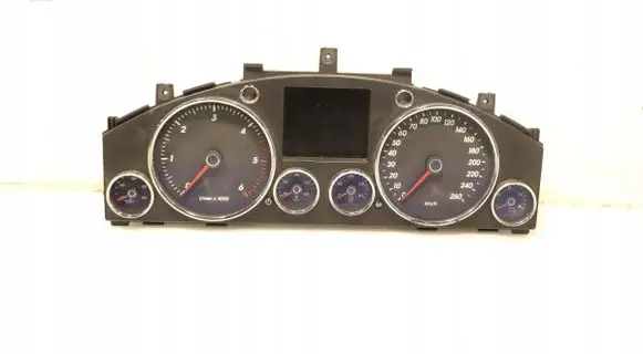 Volkswagen Touareg I Clock 