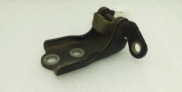 Chevrolet Captiva Front door upper hinge