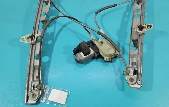 Renault Megane II Front door window regulator with motor IMPRK1514632