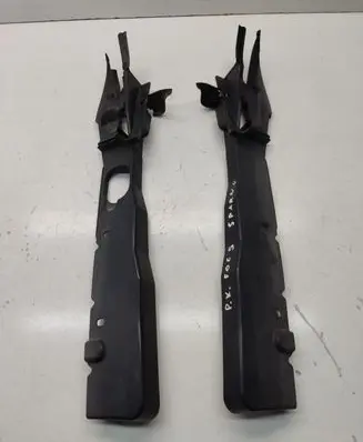 Ford Focus Fender mounting bracket 4M51A02476A 4M51A02477A