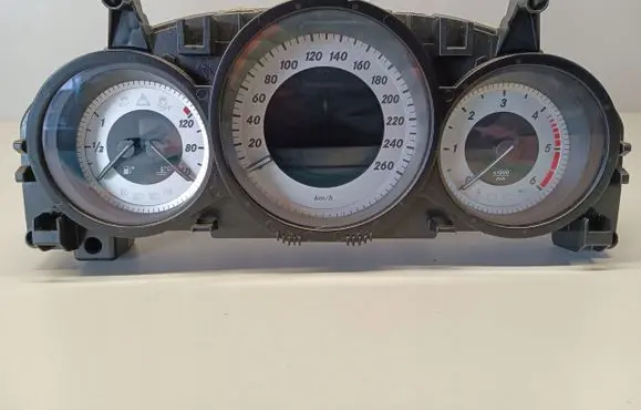 Mercedes-Benz C W204 Speedometer (instrument cluster) 2049004108
