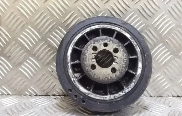 Volkswagen PASSAT B4 Crankshaft pulley 028105243K