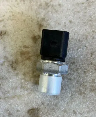Audi A4 S4 B9 8W Air conditioning (A/C) pressure sensor 4H0959126A
