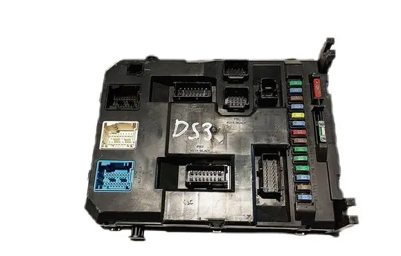 Citroen DS3 Fuse module 9666952180