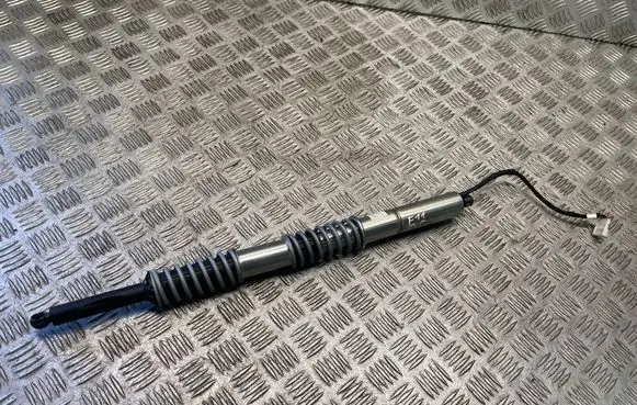 BMW 5 F10 F11 Tailgate/trunk strut/damper 7207015