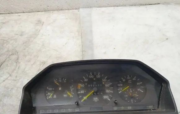 Mercedes-Benz E W124 Speedometer (instrument cluster) 1245436121 8700221