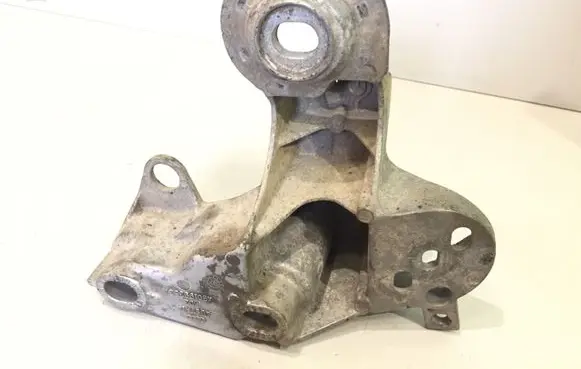 Audi A6 S6 C5 4B Engine mounting bracket 4B0199352A