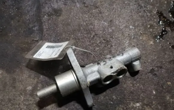 Audi A3 S3 8P Master brake cylinder
