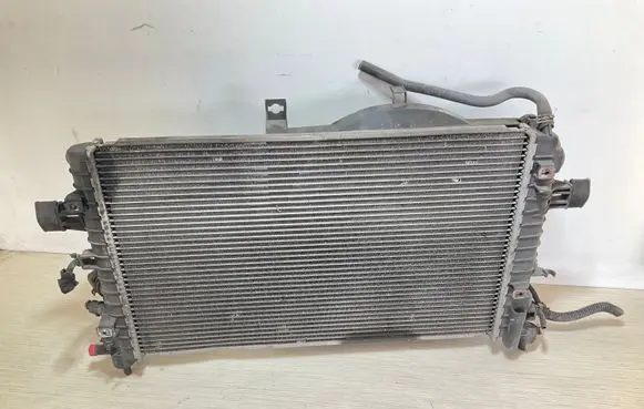 Opel Zafira B Coolant radiator 13205941