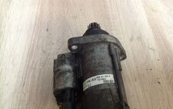 Volkswagen Golf V Starter motor 02M911023N