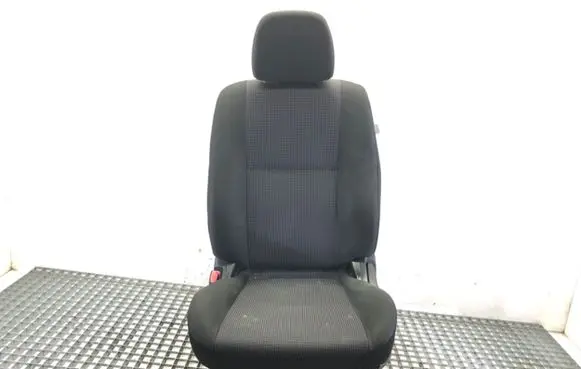 Mitsubishi Lancer VIII Front driver seat 